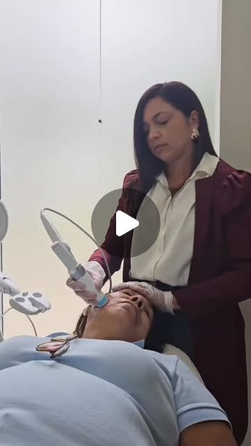 Reel da Dra. Liliam aplicando o Ultraformer MPT